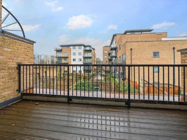 House for sale in Roehampton, Greater London