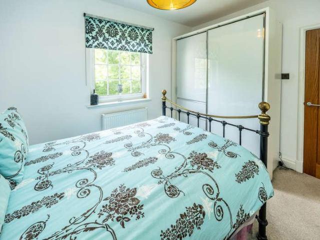 House for sale in Almondbury, West Yorkshire
