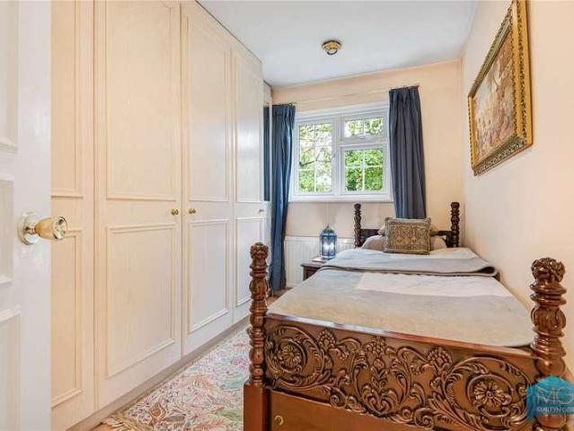 House for sale in The Hale, Mill Hill
