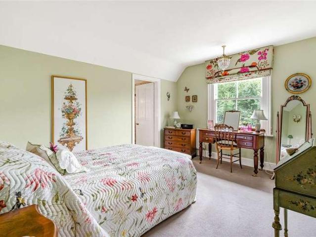 House for sale in Fole, Surrey