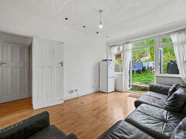 House for sale in Harrow Weald, Greater London