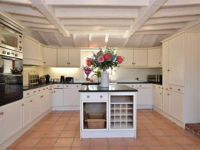 House for sale in Pilgrims' Hatch, Navestock Side