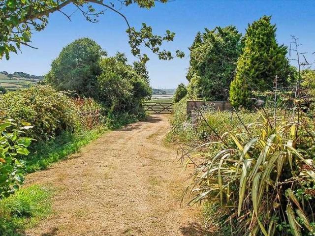 House for sale in Monkton, Pembroke