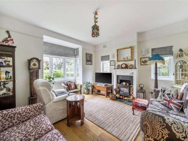 House for sale in Finchley, Greater London