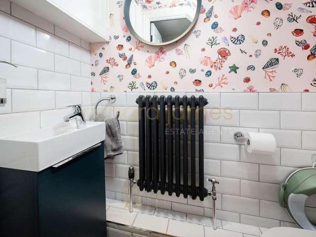 House for sale in Mill Hill, Greater London