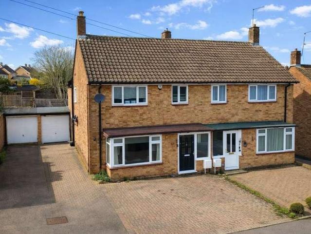 House for sale in Counters End, Pouchen End