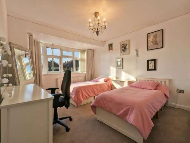 House for sale in Little Stanmore, Greater London