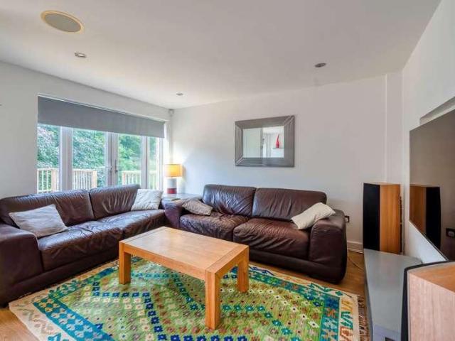 House for sale in Caversham Park Village, Reading
