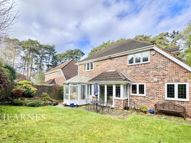 House for sale in Holdenhurst, Bournemouth