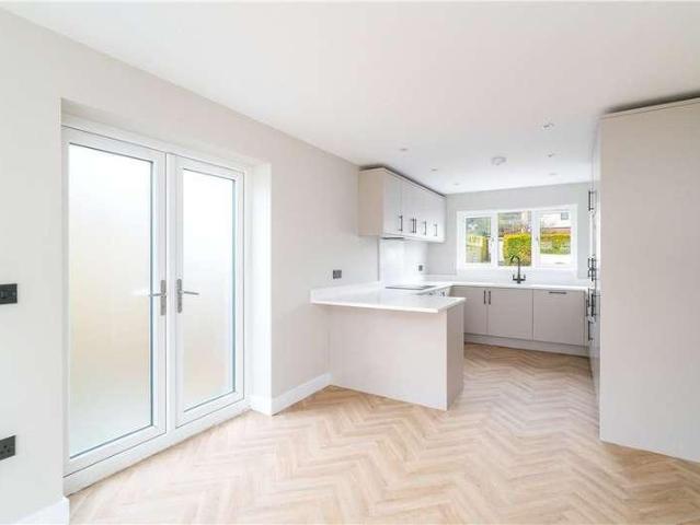 House for sale in Kelcliffe, Leeds