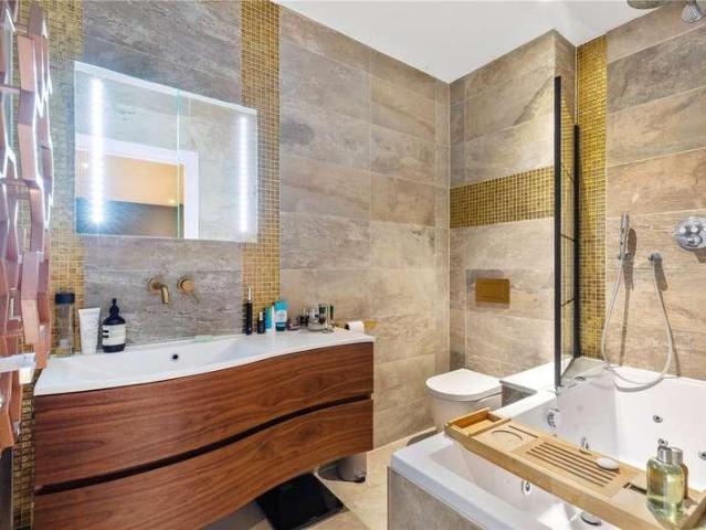 House for sale in Canonbury, Greater London