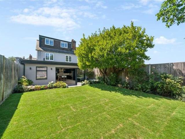 House for sale in Summerstown, Greater London