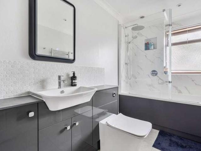 House for sale in Heol-las, Surrey