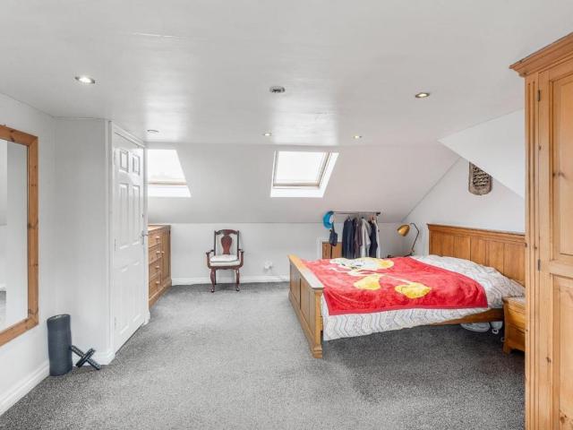House for sale in Roundhay, West Yorkshire