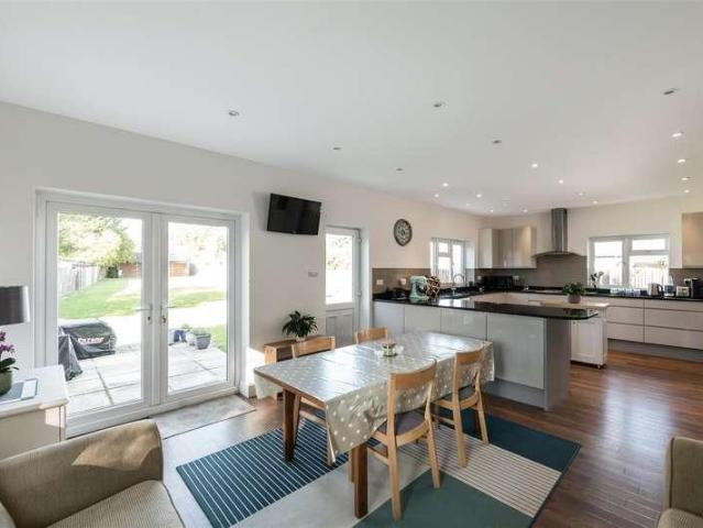 House for sale in Burstow, Hillview
