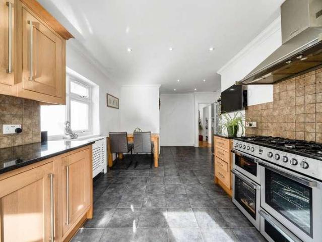House for sale in West Byfleet, Woking