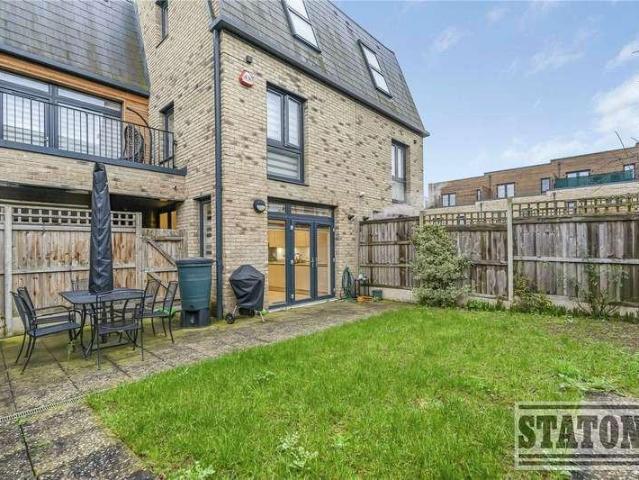 House for sale in High Barnet, Greater London