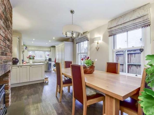 House for sale in Ashlyns Estate, Pouchen End