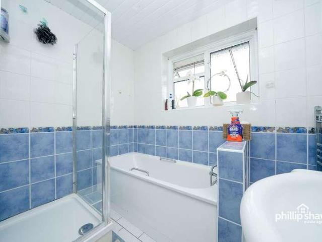 House for sale in Lane, Greater London