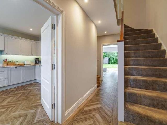 House for sale in Nork, Red Hill
