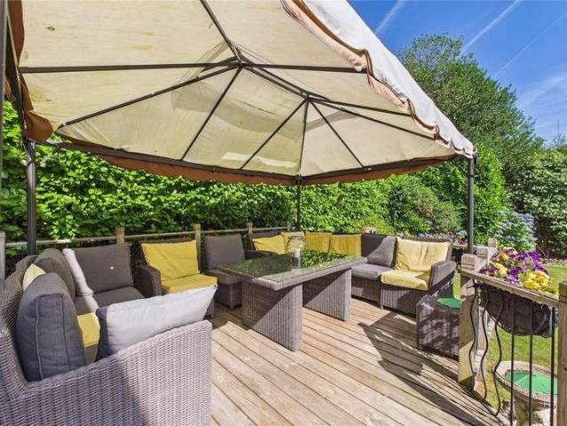 House for sale in Horsell, Woking