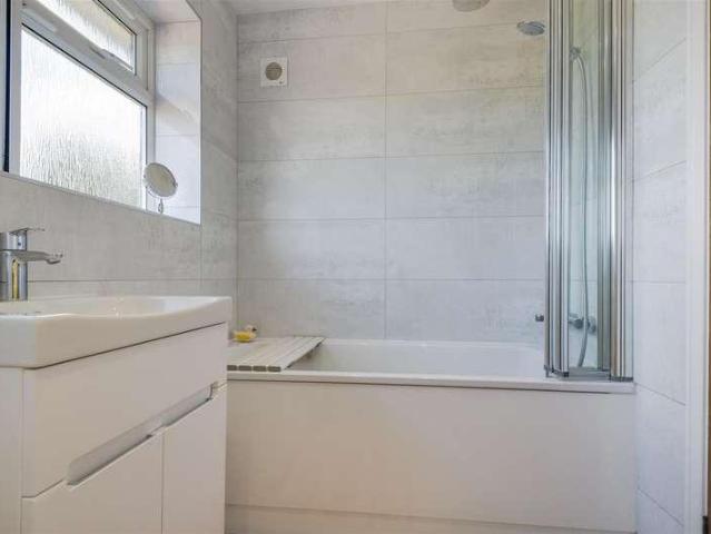 House for sale in Bushey, Bushey Heath