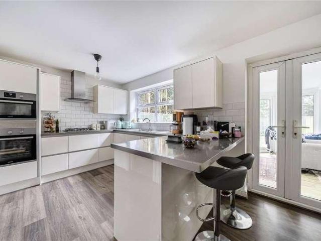 House for sale in Old Dean, Heol-las
