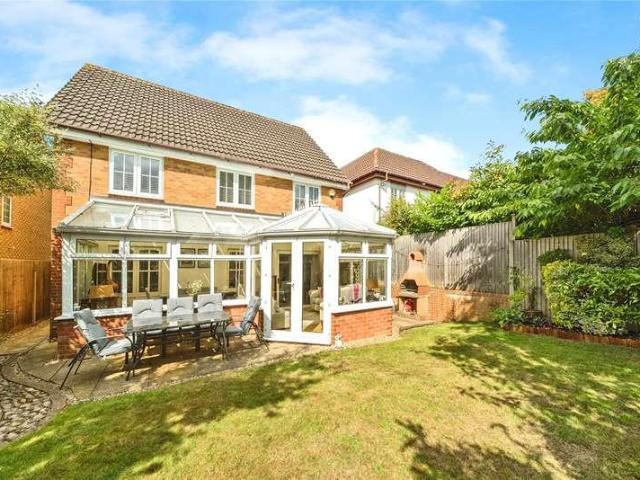 House for sale in Stone with Bishopstone and Hartwell, Stone
