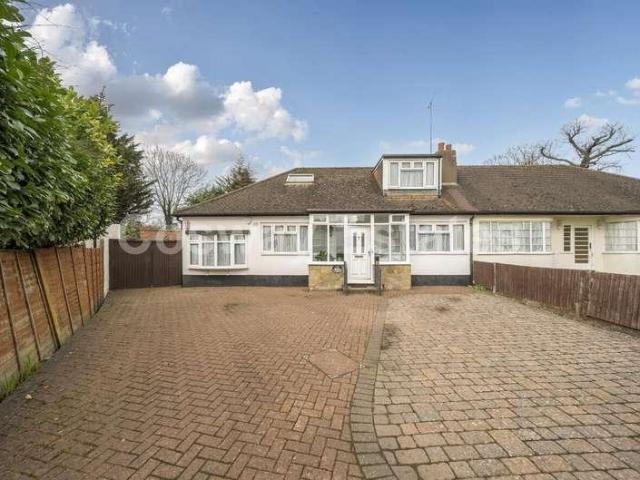 House for sale in Mill Hill, Greater London