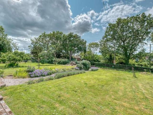 House for sale in Stoke Pound, Bromsgrove