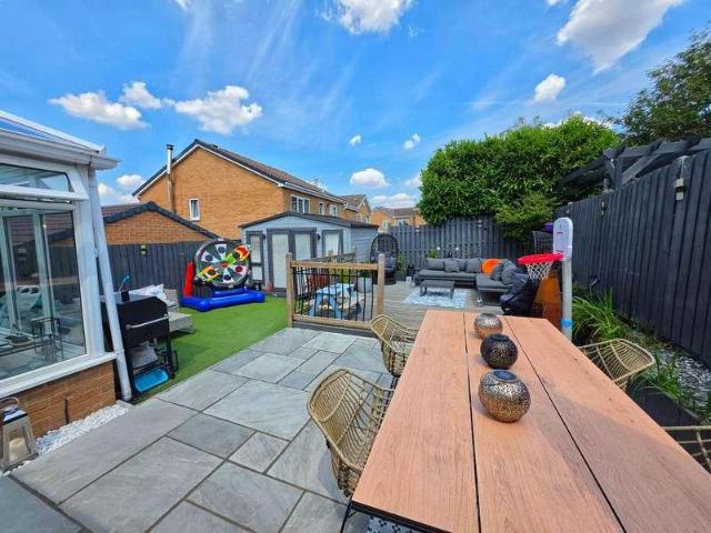 House for sale in Pogmoor, South Yorkshire