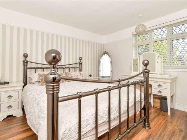 House for sale in Ivy Chimneys, Epping Forest