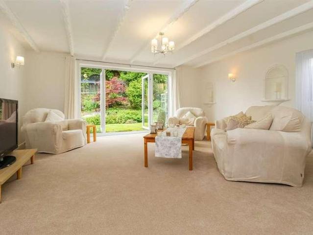 House for sale in Wakefield, Kirkhamgate