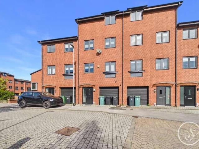 House for sale in Victoria Riverside, Leeds