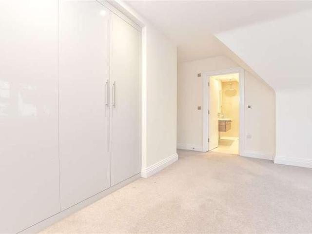 House for sale in Nork, Red Hill