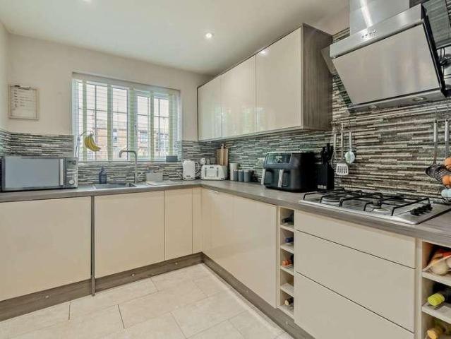 House for sale in West Ardsley, Tingley