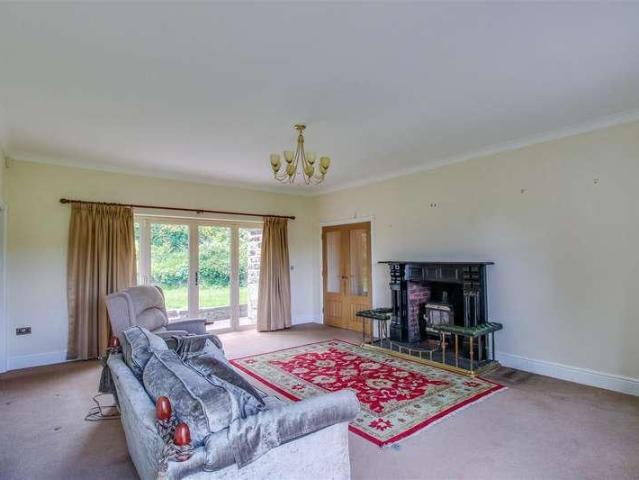 House for sale in Overthorpe, Briestfield
