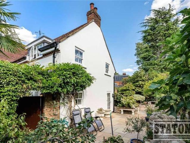 House for sale in High Barnet, Greater London
