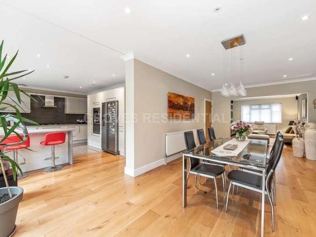House for sale in Royal Borough of Kingston upon Thames, Greater London