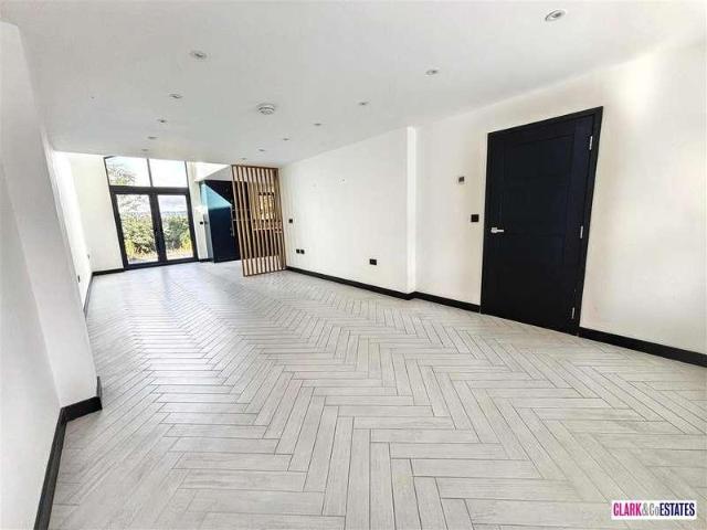 House for sale in Newcourt, Watergate