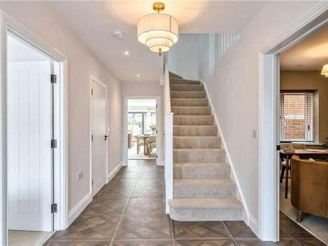 House for sale in Woodmansterne, Red Hill
