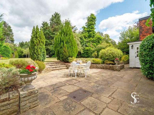 House for sale in West End, Heol-las