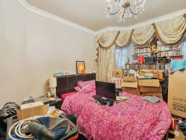 House for sale in Little Stanmore, Greater London