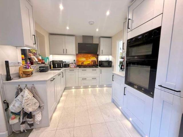 House for sale in Woodside Estate, Houghton Regis