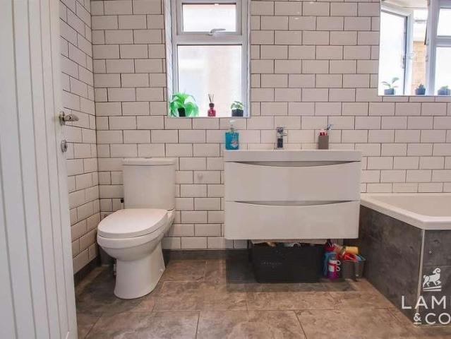 House for sale in Dale Hill, Essex
