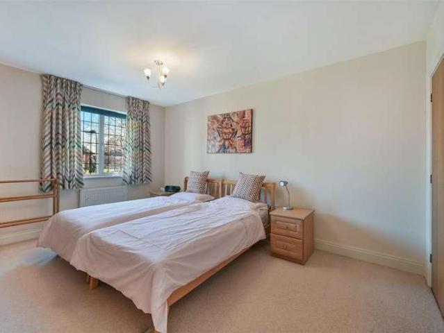 House for sale in Nork, Red Hill