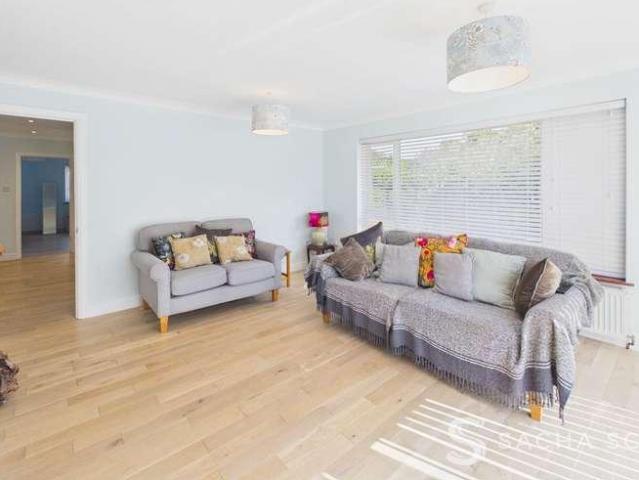 House for sale in Woodmansterne, Red Hill