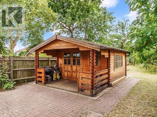 House for sale in Tolworth, Greater London