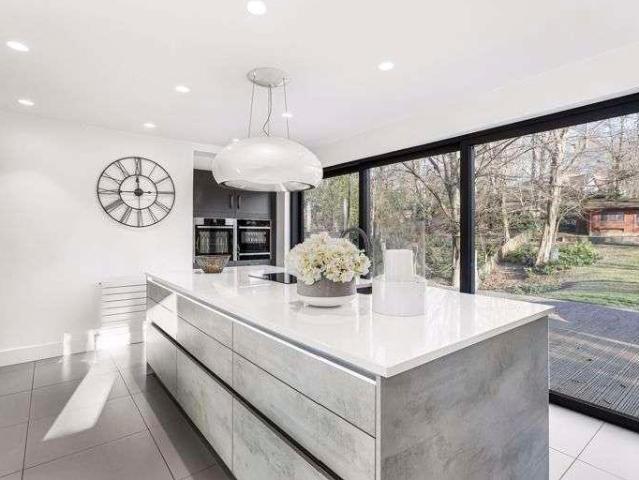 House for sale in Tewin Wood, East Hertfordshire