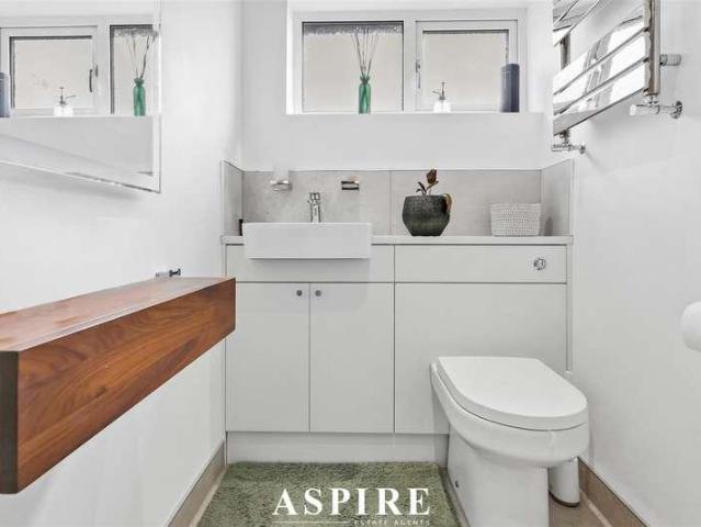 House for sale in Hawkwell, Barling